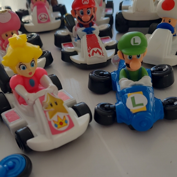 Mario Kart Mini Racers Set with Figures 13 In  Set - Picture 5 of 6